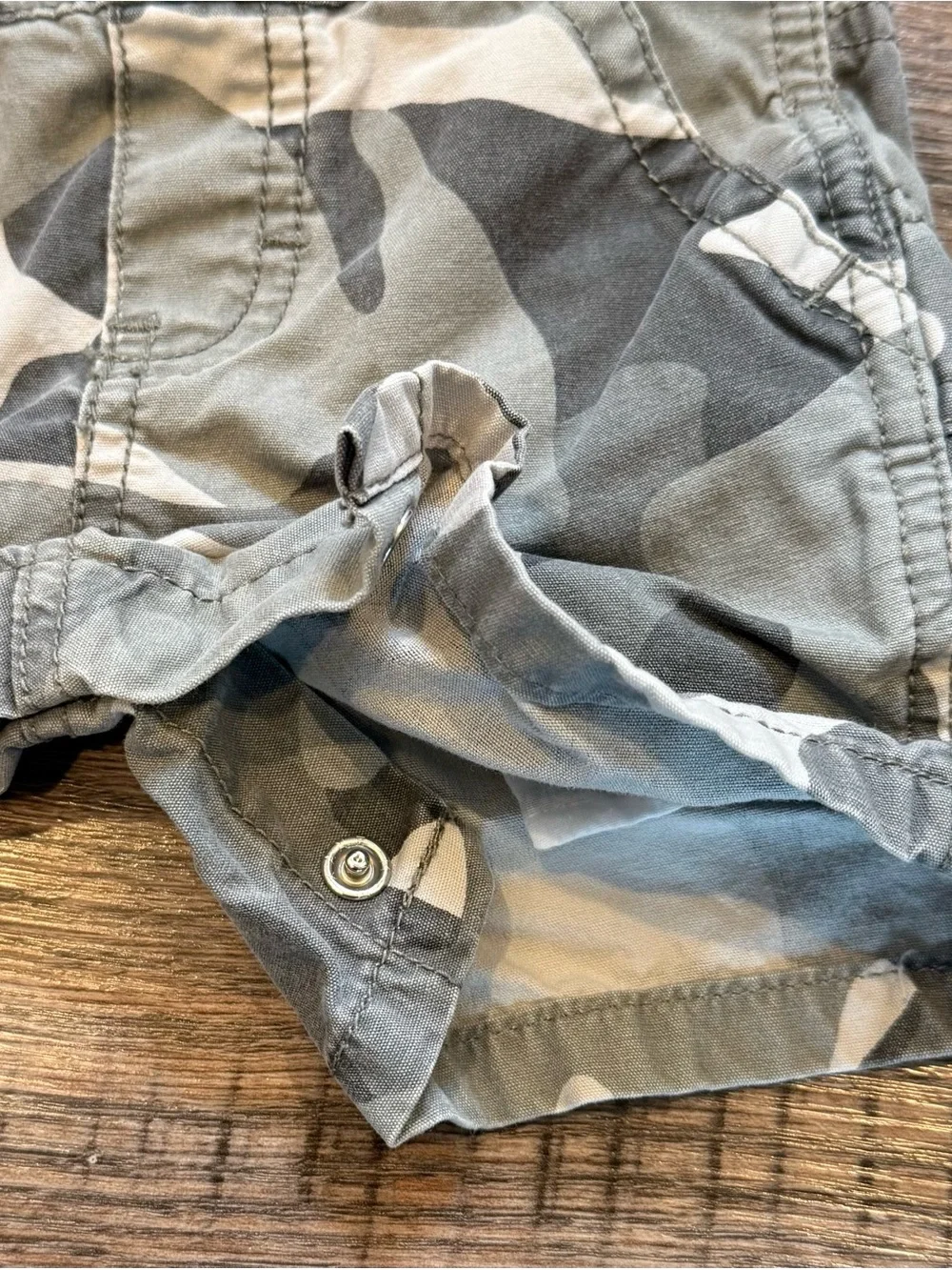 Oshkosh B’Gosh Grey Camo Short Overalls Adjustable Strap Snow Closure 9 Months